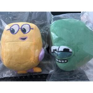 2 Stuffed animal Alphabet Plush Toy D and Yellow plush (misc)